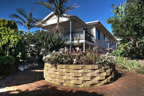 The Whitehouse - Darwin Holiday 5