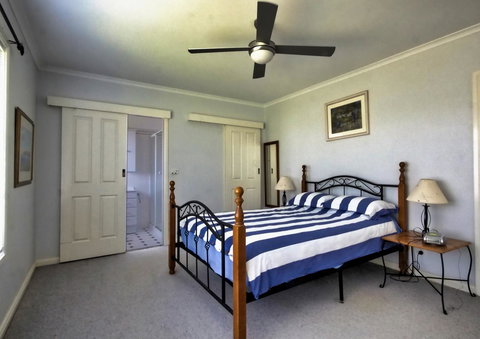 The Whitehouse - Darwin Holiday 11