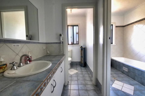 The Whitehouse - Darwin Holiday 10