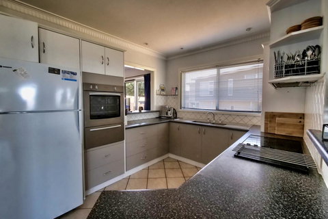 The Whitehouse - Darwin Holiday 6