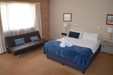 Deer Park Motor Inn Armidale - Darwin Holiday 8
