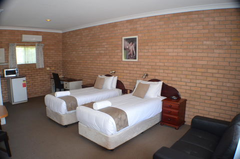 Deer Park Motor Inn Armidale - Darwin Holiday 3