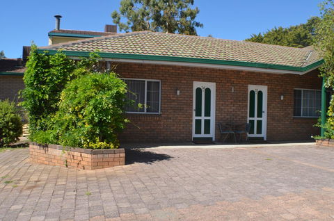 Deer Park Motor Inn Armidale - Darwin Holiday 37