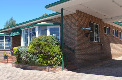 Deer Park Motor Inn Armidale - Darwin Holiday 24
