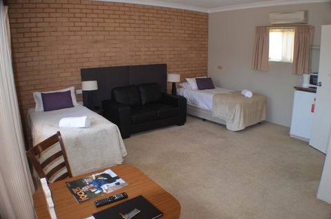 Deer Park Motor Inn Armidale - Darwin Holiday 11