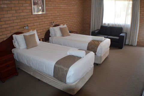 Deer Park Motor Inn Armidale - Darwin Holiday 4