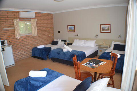 Deer Park Motor Inn Armidale - Darwin Holiday 9