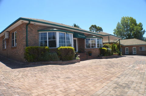 Deer Park Motor Inn Armidale - Darwin Holiday 32