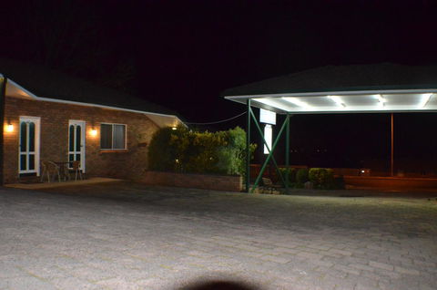 Deer Park Motor Inn Armidale - Darwin Holiday 17