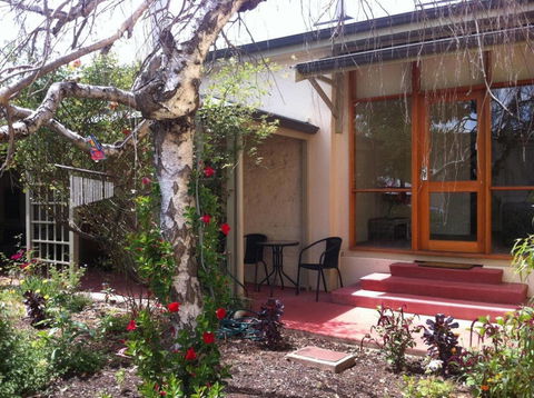 A Secret Garden - Darwin Holiday 0
