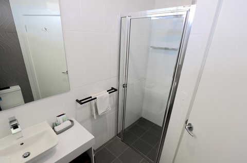 Robe Central Motel - Darwin Holiday 37