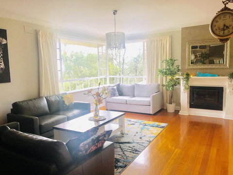 Stunning House With Beautiful Entertainment Area!! - Darwin Holiday 1