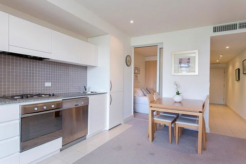 Glenelg Holiday Apartments-Pier - Darwin Holiday 2
