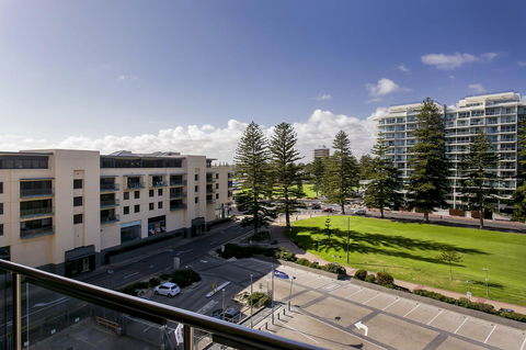 Glenelg Holiday Apartments-Pier - Darwin Holiday 7