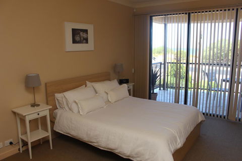 The Lighthouse - Beachfront Accommodation - Darwin Holiday 1