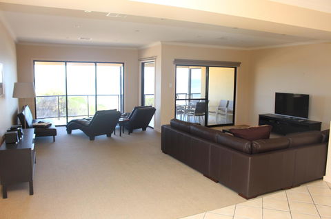 The Lighthouse - Beachfront Accommodation - Darwin Holiday 2