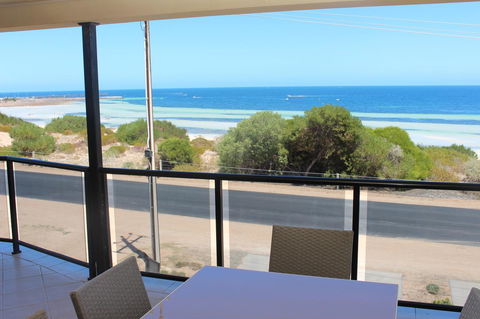 The Lighthouse - Beachfront Accommodation - Darwin Holiday 9