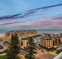 Glenelg Skyline Beachfront Penthouse Adelaide - Darwin Holiday