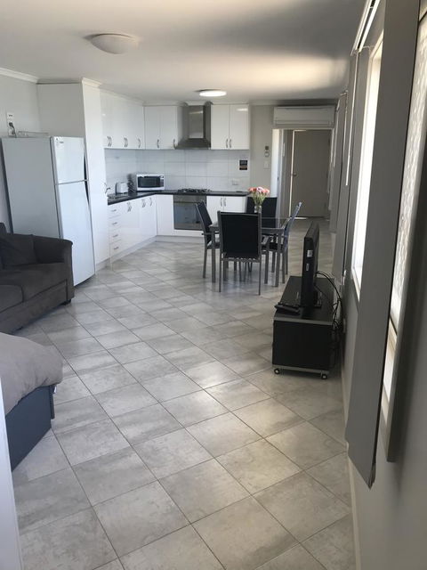 Beachside & Jetty View Apartment 6 - Captain\'s Apt - Darwin Holiday 4