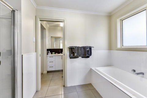 City Fringe Apartment B, Mount Gambier - Darwin Holiday 9