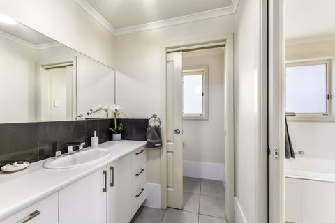City Fringe Apartment B, Mount Gambier - Darwin Holiday 3