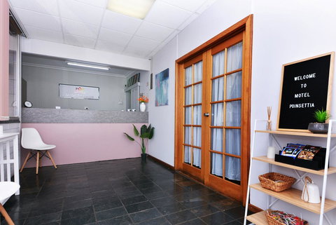 Motel Poinsettia - Darwin Holiday 1