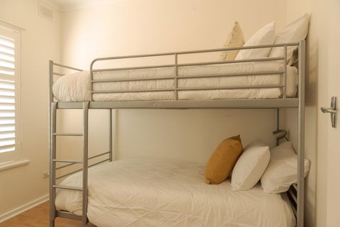 Henley Beach South, Amazing Views, Huge Private Balcony! - Darwin Holiday 8