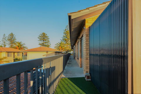 Henley Beach South, Amazing Views, Huge Private Balcony! - Darwin Holiday 19