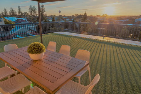 Henley Beach South, Amazing Views, Huge Private Balcony! - Darwin Holiday 0
