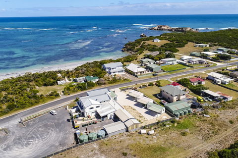 Rocks Retreat House With Sea Views - Darwin Holiday 17