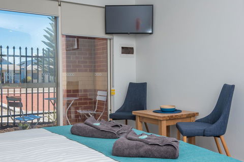 Jurien Bay Motel Apartments - Darwin Holiday 8