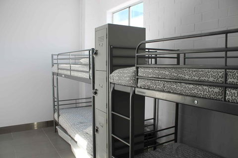 Perth City Backpackers Hostel - Note - Valid Passport Required To Check In - Darwin Holiday 4