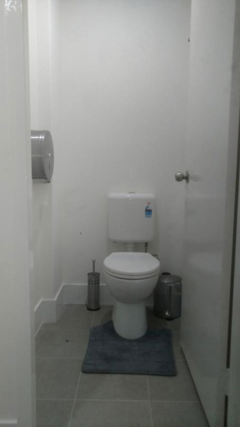 Perth City Backpackers Hostel - Note - Valid Passport Required To Check In - Darwin Holiday 16