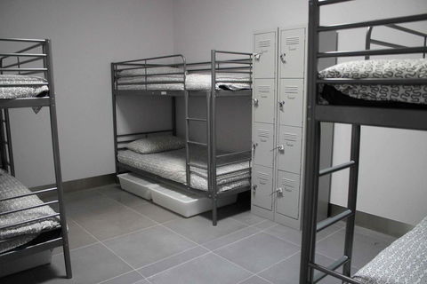 Perth City Backpackers Hostel - Note - Valid Passport Required To Check In - Darwin Holiday 3