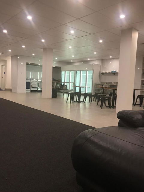 Perth City Backpackers Hostel - Note - Valid Passport Required To Check In - Darwin Holiday 11