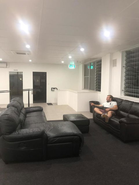 Perth City Backpackers Hostel - Note - Valid Passport Required To Check In - Darwin Holiday 12