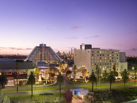 Crown Promenade Perth - Darwin Holiday 6