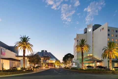Crown Promenade Perth - Darwin Holiday 11