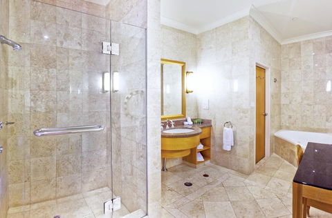 Duxton Hotel Perth - Darwin Holiday 3