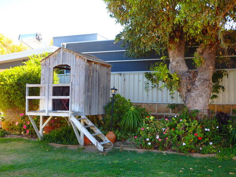 Lazy Lobster Holiday Units & Chalets - Darwin Holiday 21