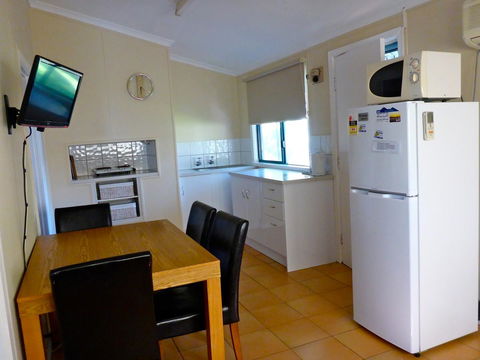 Lazy Lobster Holiday Units & Chalets - Darwin Holiday 24