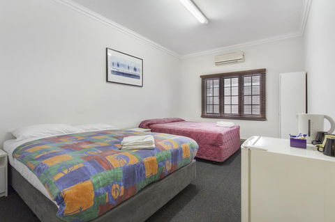 The Emperors Crown Hostel - Darwin Holiday 16