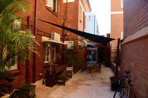 The Emperors Crown Hostel - Darwin Holiday 10