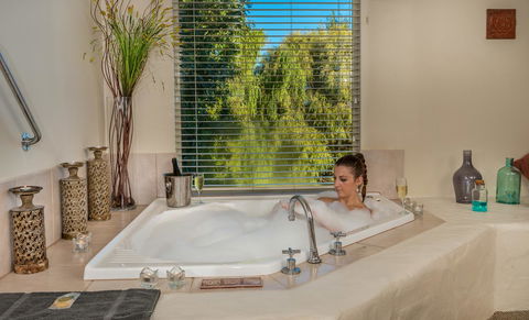Chimes Spa Retreat - Darwin Holiday 15