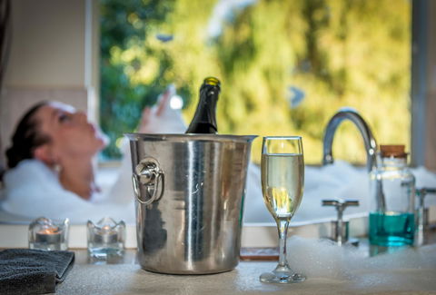 Chimes Spa Retreat - Darwin Holiday 16