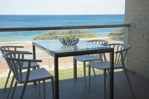 Cottesloe Beachfront Ocean View Apartment - Darwin Holiday 5