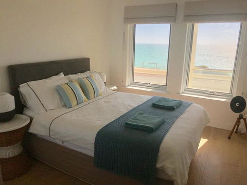 Cottesloe Beachfront Ocean View Apartment - Darwin Holiday 2