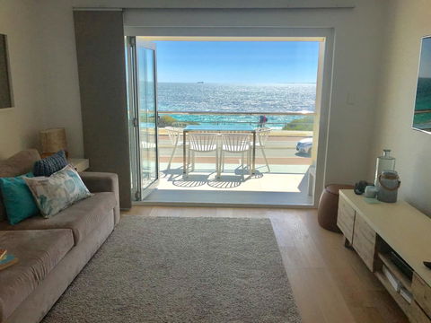 Cottesloe Beachfront Ocean View Apartment - Darwin Holiday 0