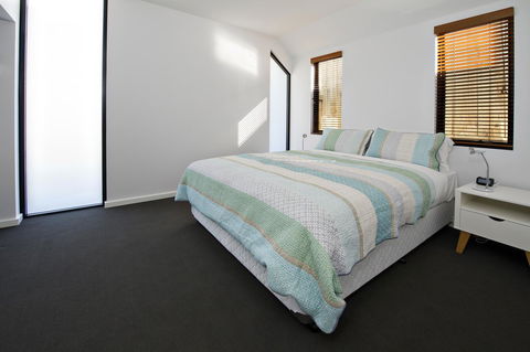 Margaret River Bungalow-1-street - Pet Friendly - Darwin Holiday 7