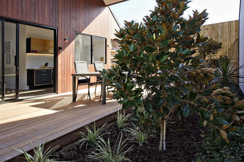 Margaret River Bungalow-1-street - Pet Friendly - Darwin Holiday 5